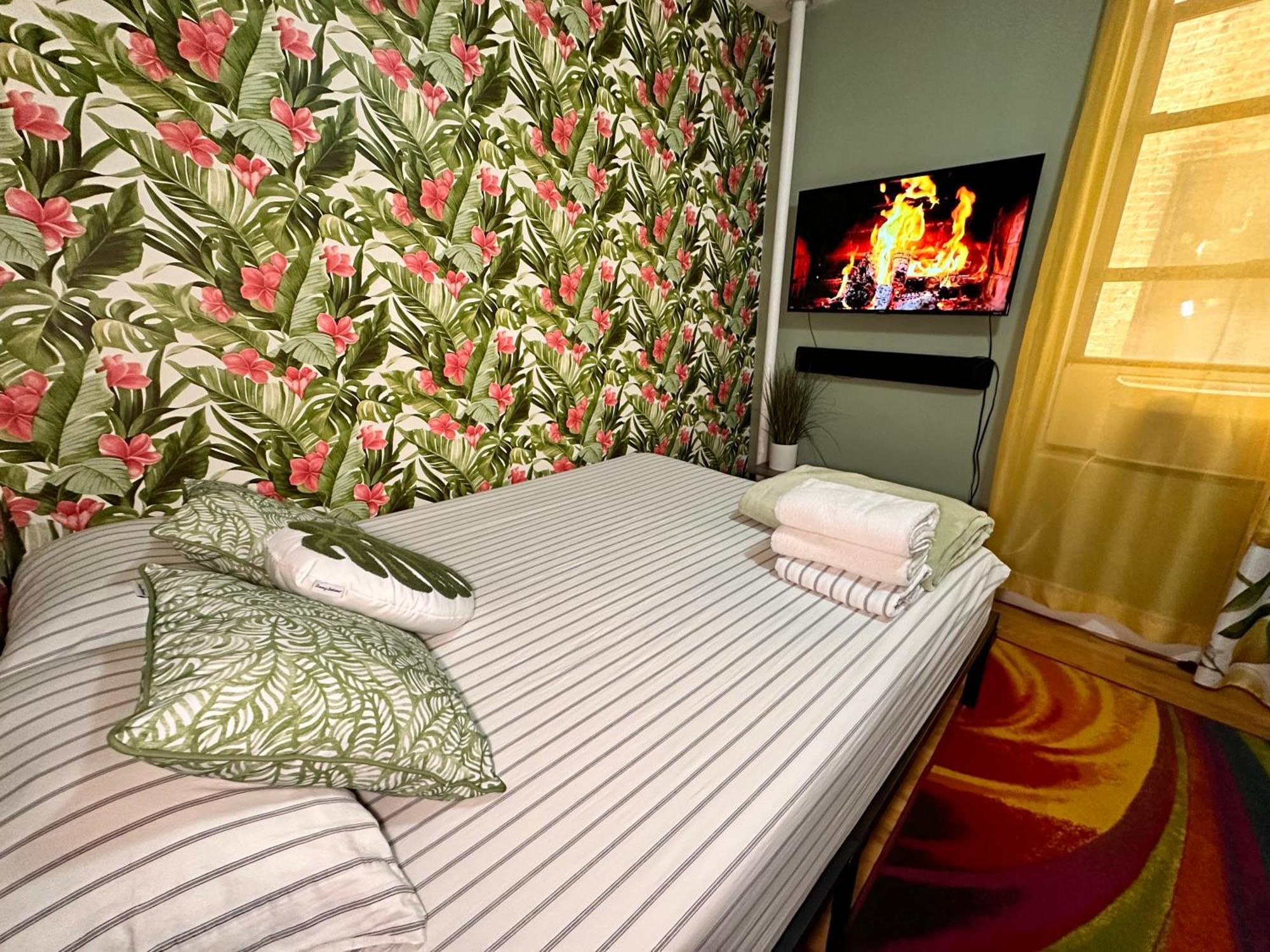 Tropical Comfort Room In Harlem Cozy Stay With Snacks & Style New York Esterno foto